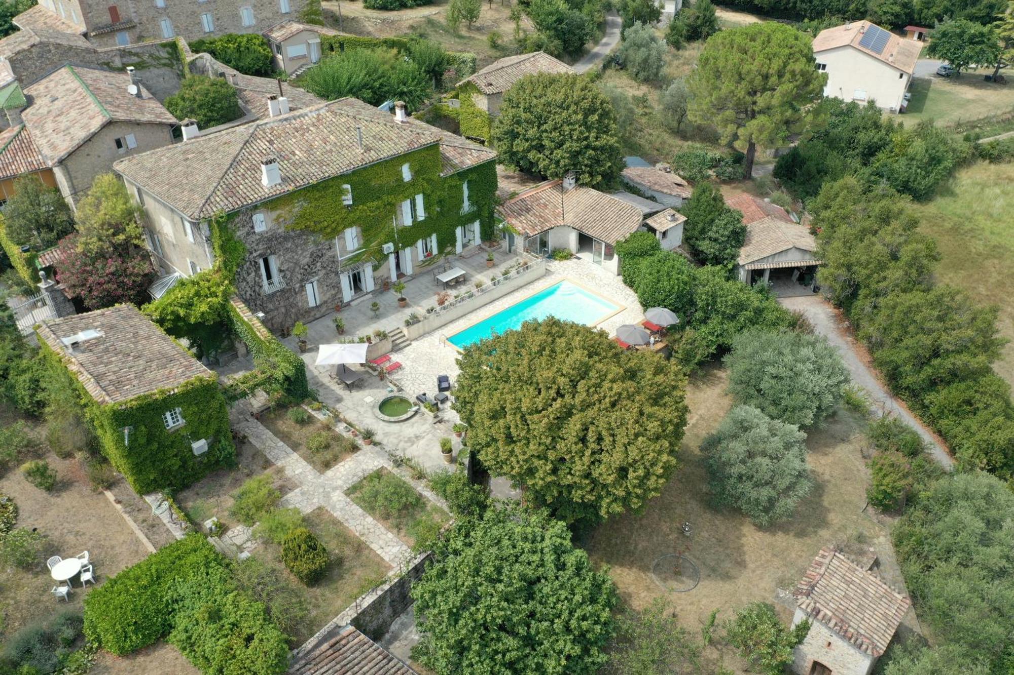 Le Domaine Du Soulier -Gite Et Chambres D'Hotes - La Maison Du Gardien Tornac المظهر الخارجي الصورة