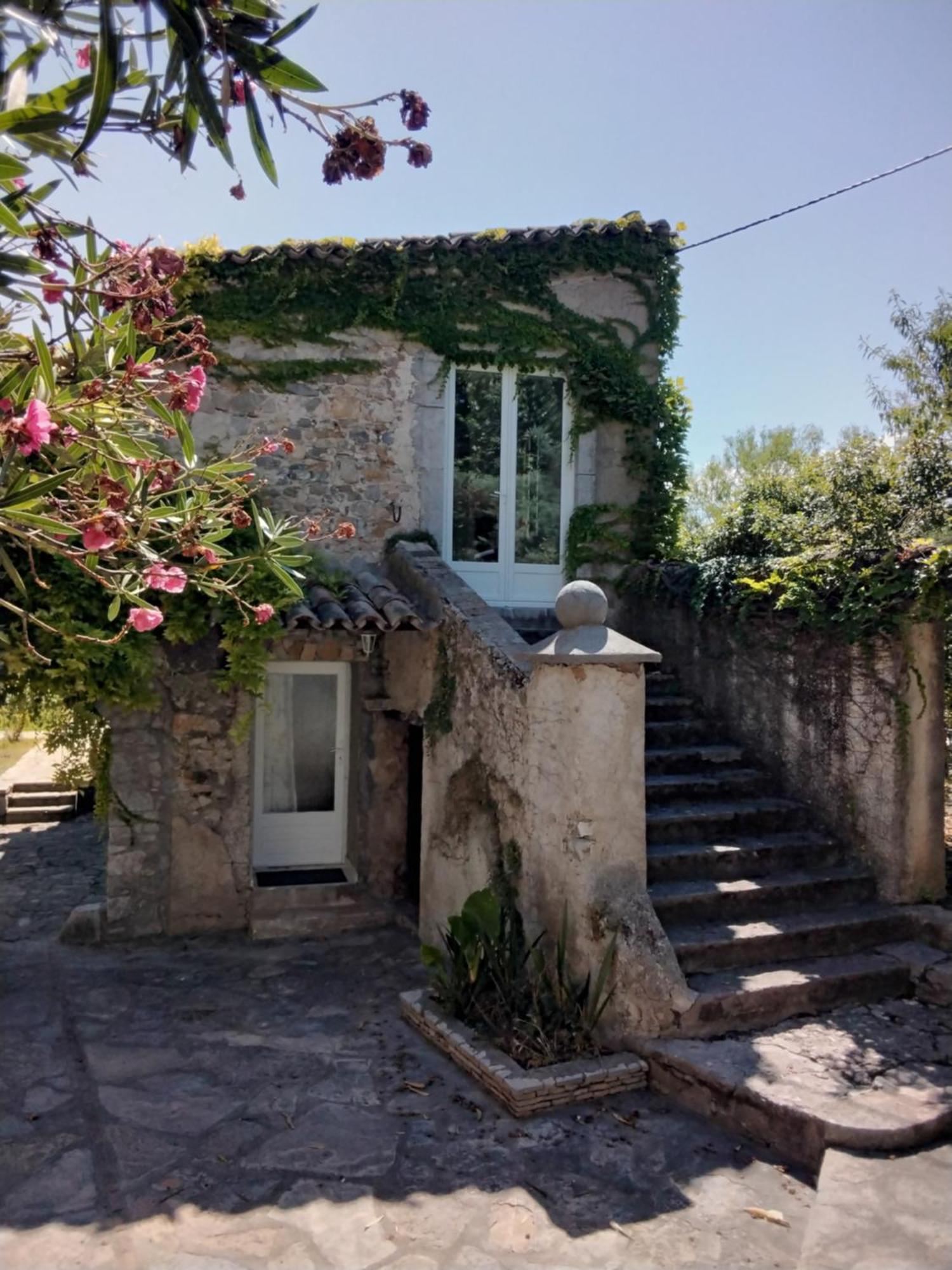 Le Domaine Du Soulier -Gite Et Chambres D'Hotes - La Maison Du Gardien Tornac المظهر الخارجي الصورة